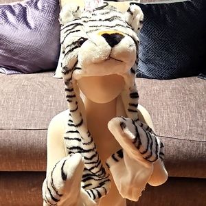 KIDS NEW FASHION ANIMAL HAT WHITE TIGER HAS MITTENS AND SCARF FITS ALL